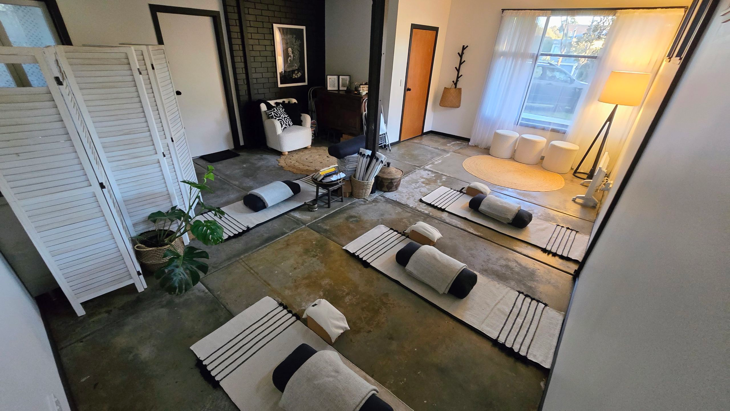 Santosha Yoga Studio 